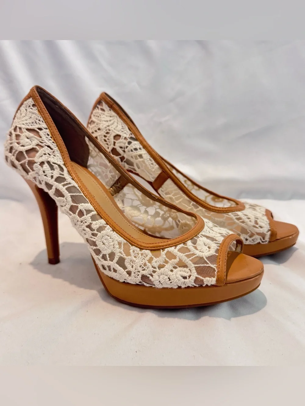 Antonio Melani White Lace Peep Toe Heels Pumps Sz 7.5 Wedding Cocktail Formal